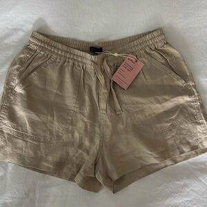 NEW with tags QUINCE linen shorts light tan Sz Medium 🌞🎉🎈